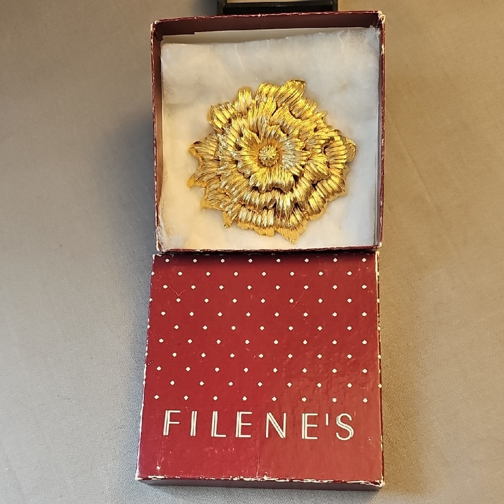 Vintage Gold Tone Flower Pin Brooch